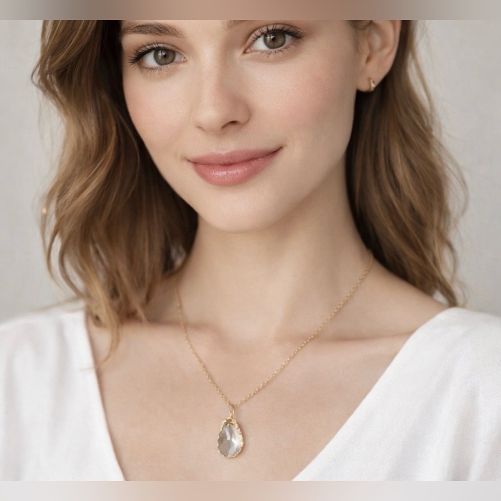 Short Gold Tone & Clear Stone Pendant Dainty Chain 19" Necklace NEW